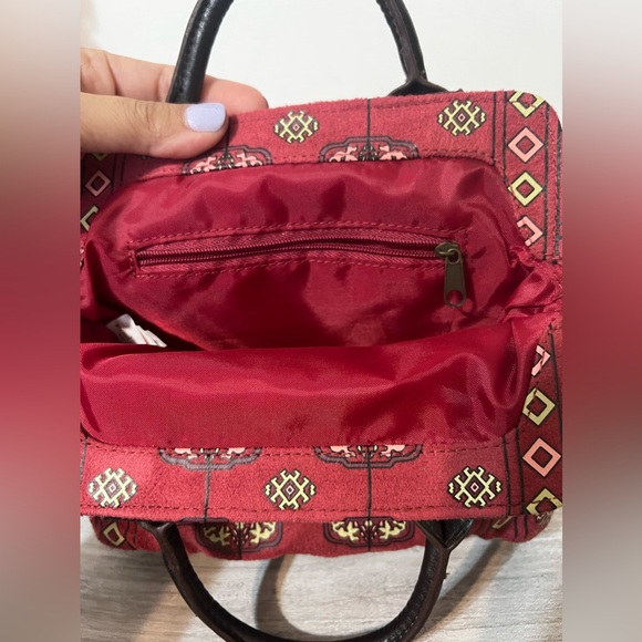 DISNEY MARY POPPINS The New Musical Mini Carpet Bag Purse Tote Collectible - Picture 2 of 7